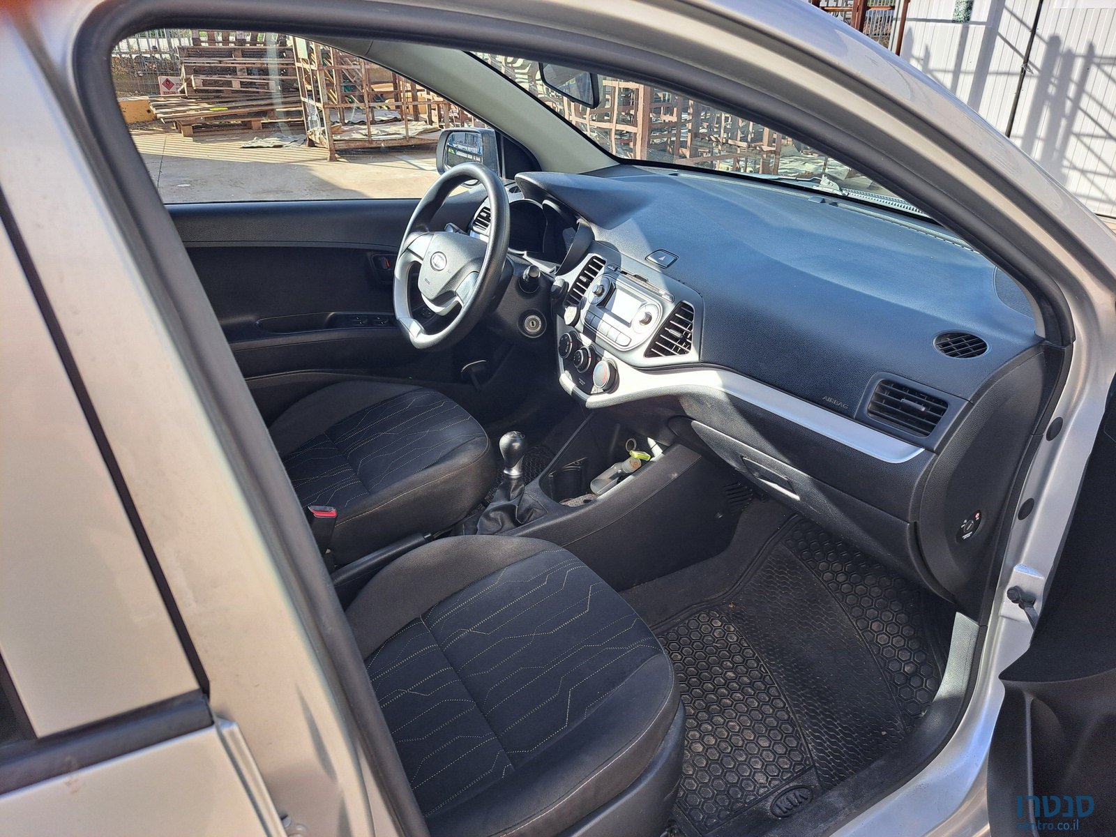 2011' Kia Picanto photo #1