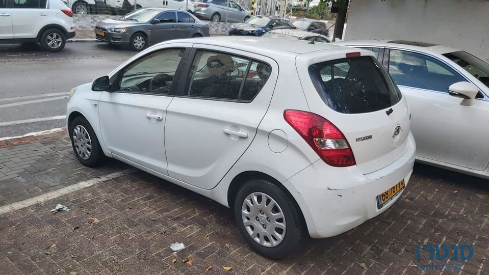 2011' Hyundai i20 photo #2