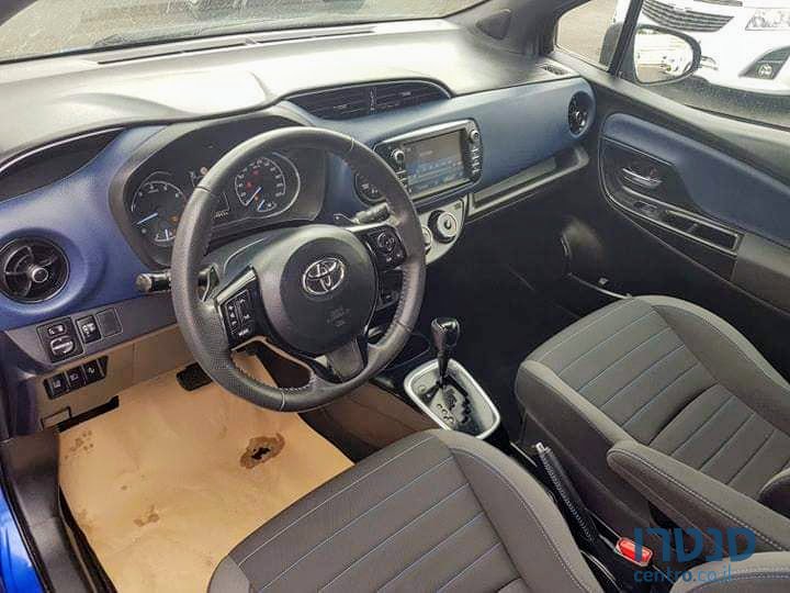 2017' Toyota Yaris photo #3