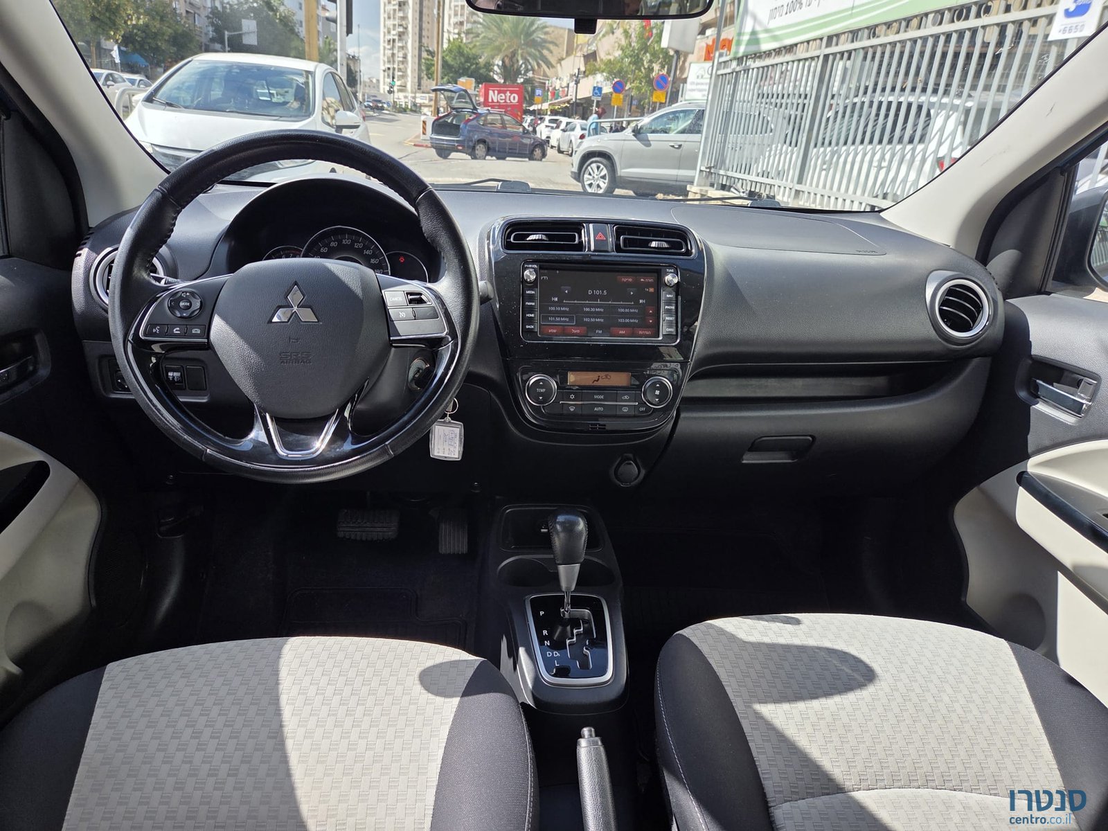 2017' Mitsubishi Space Star photo #2