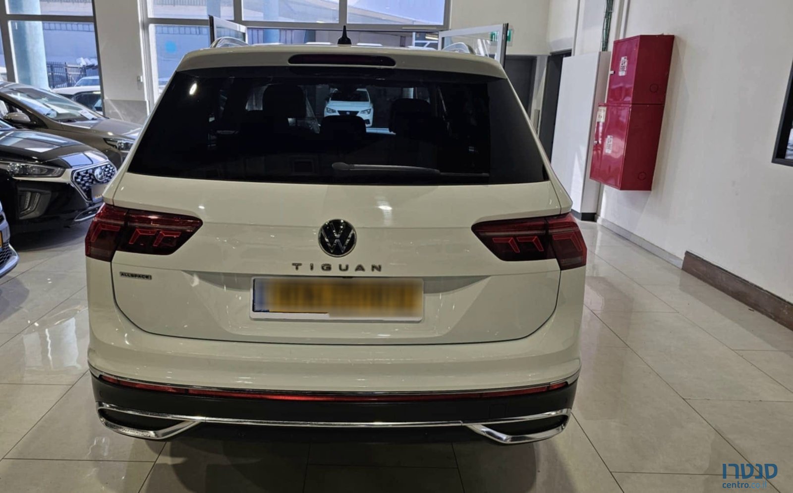 2022' Volkswagen Tiguan photo #4