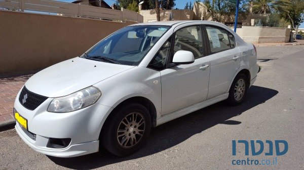 2012' Suzuki SX4 photo #1