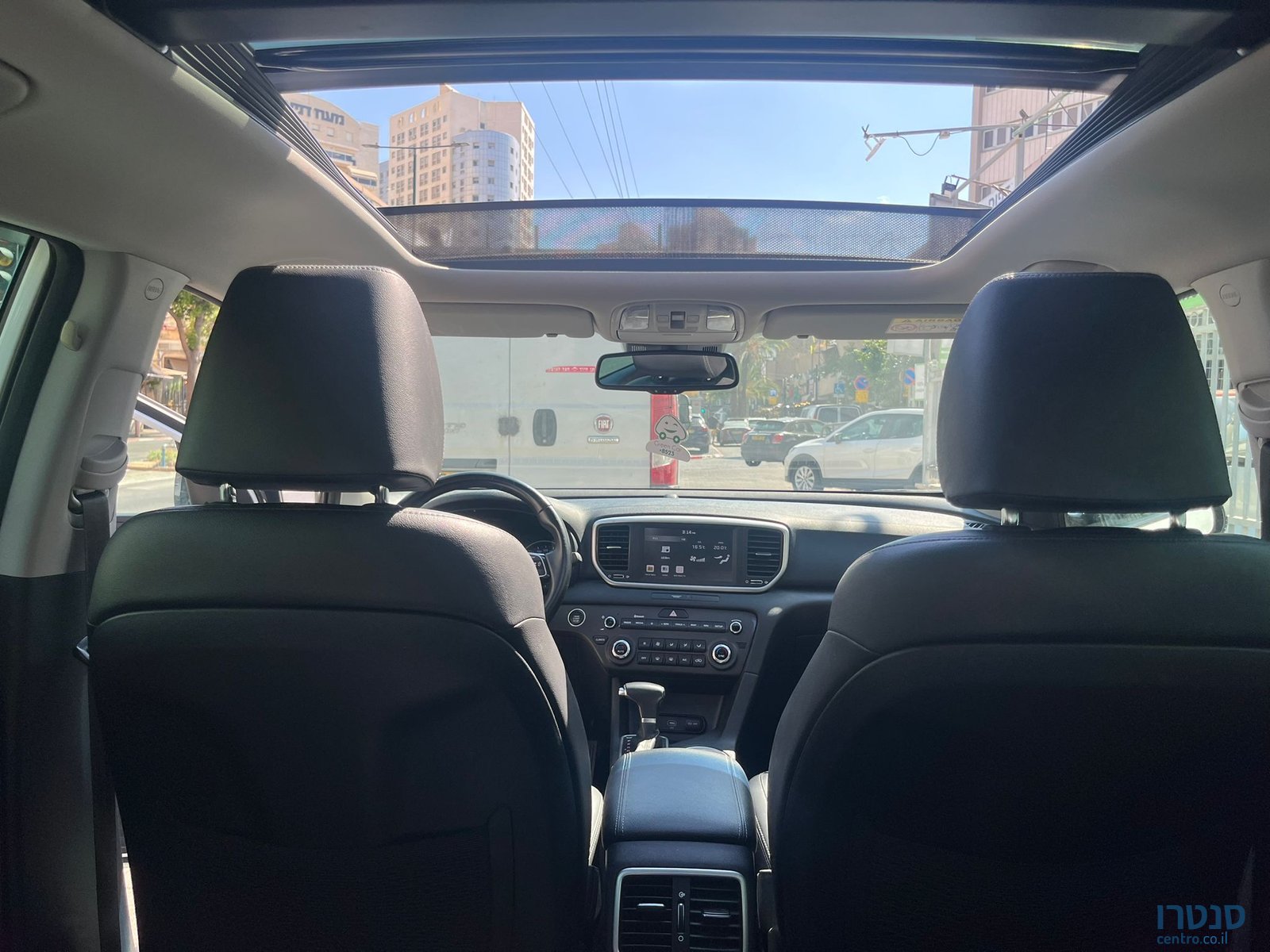 2020' Kia Sportage photo #2