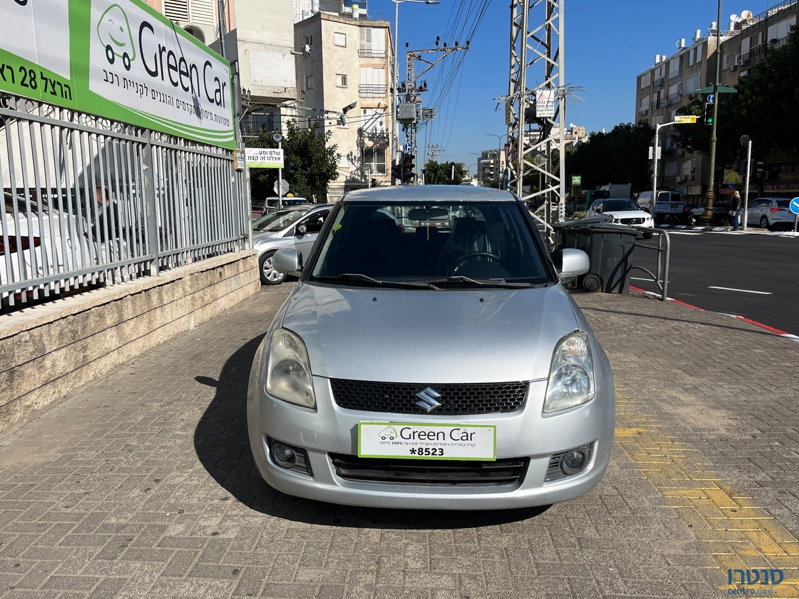 2011' Suzuki Swift GLX photo #2