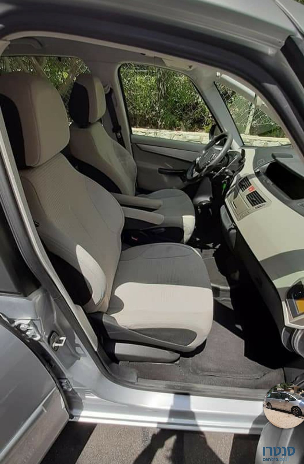 2013' Citroen C4 Picasso photo #5