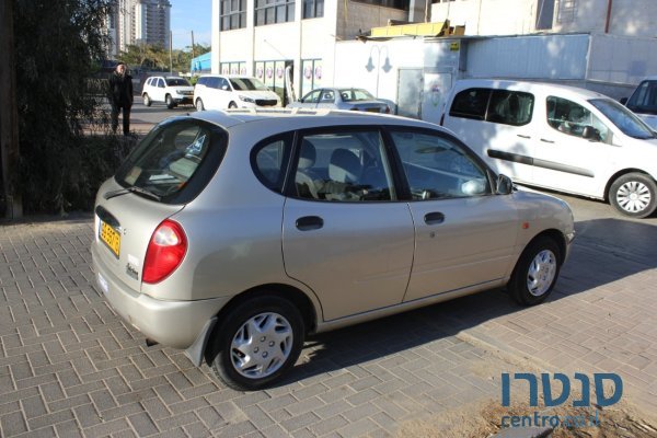 1999' Daihatsu Sirion photo #2