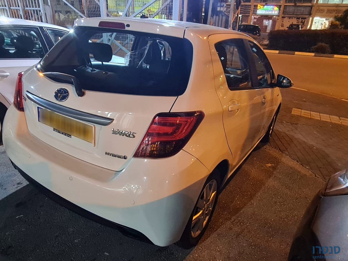 2016' Toyota Yaris photo #2