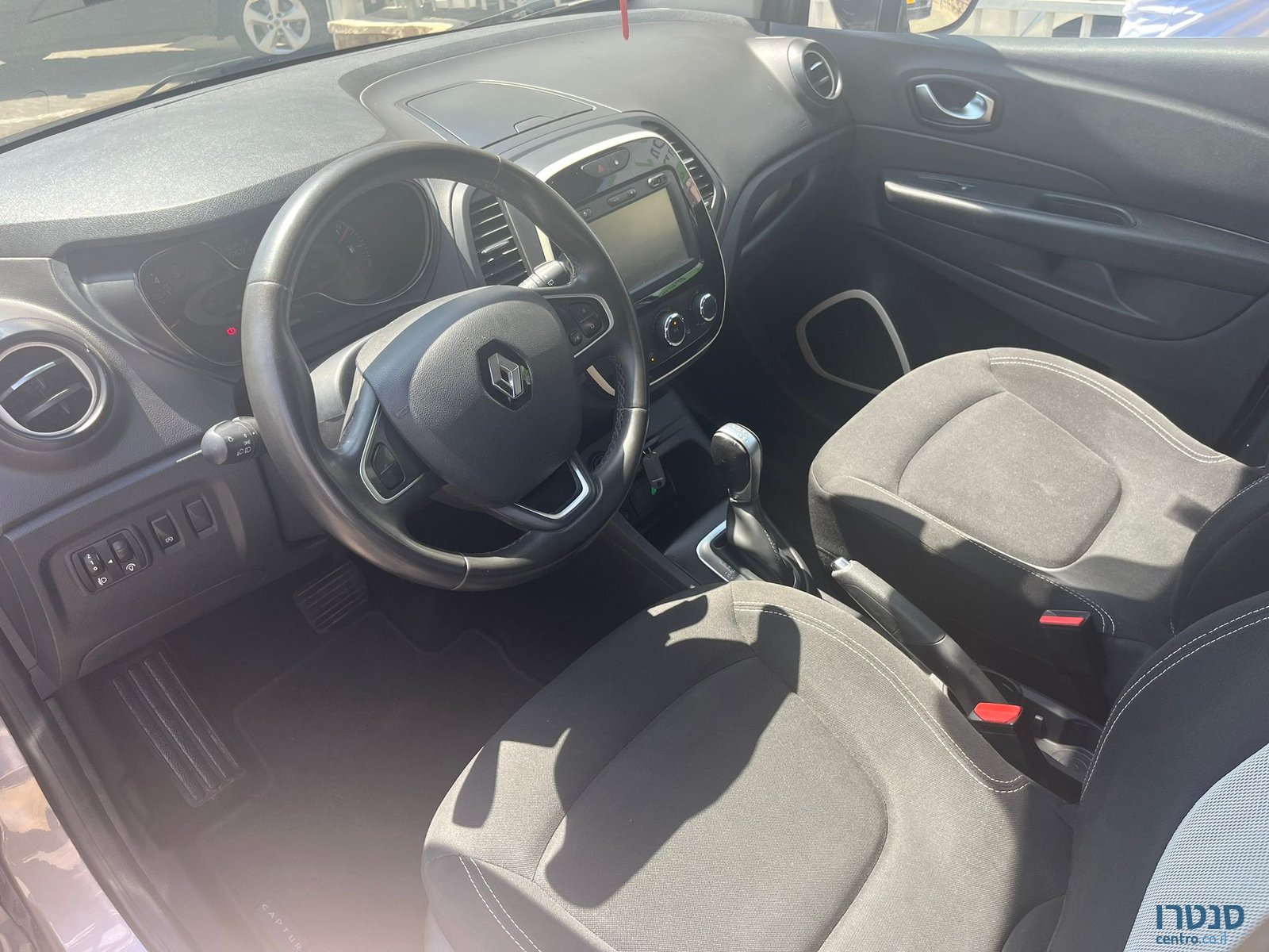 2018' Renault Captur photo #5