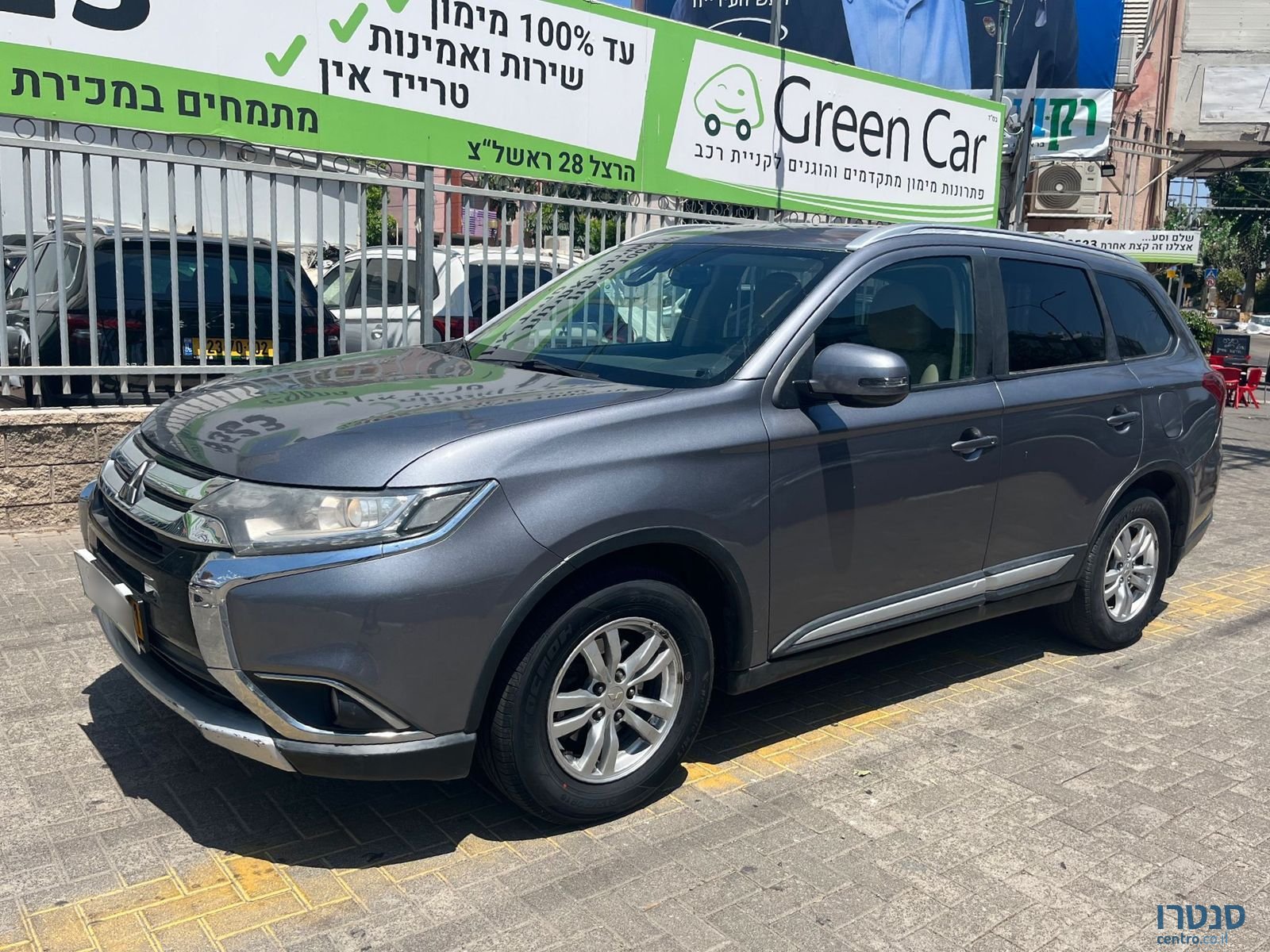 2016' Mitsubishi Outlander photo #2