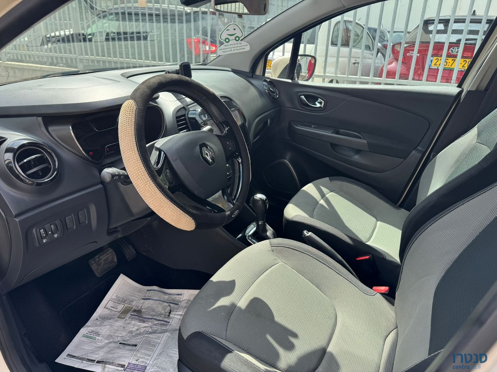 2015' Renault Captur photo #2