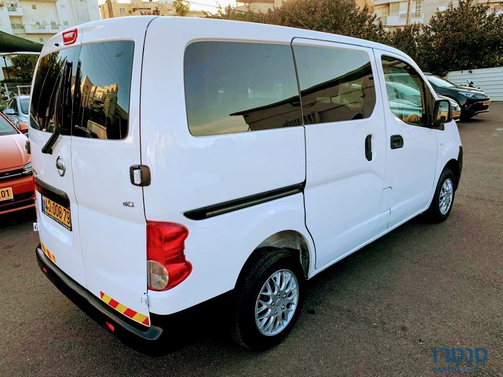 2012' Nissan NV 200 photo #4
