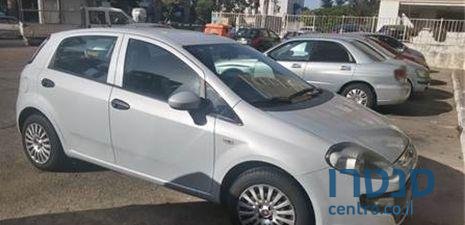 2011' Fiat Punto photo #1