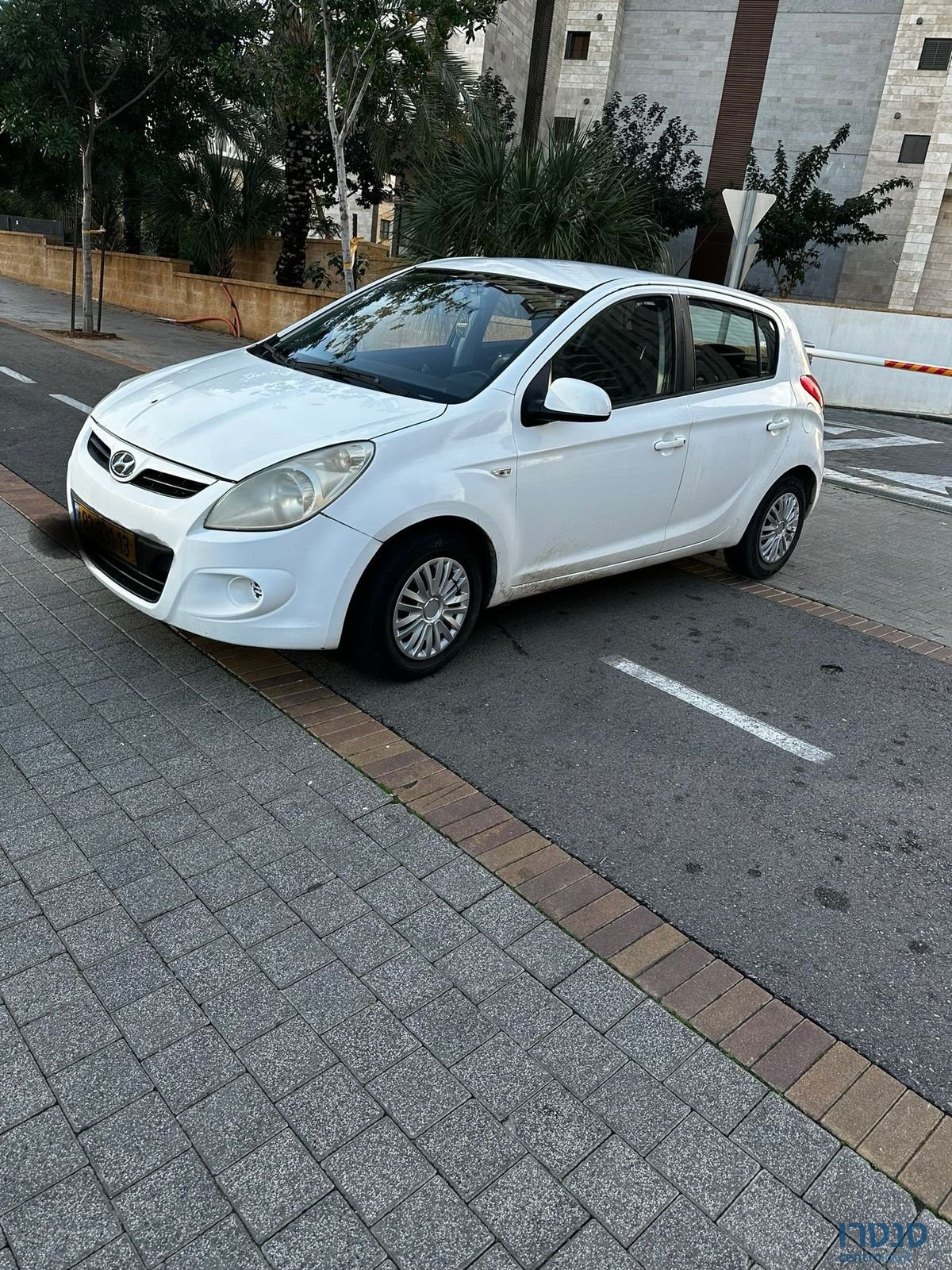 2012' Hyundai i20 יונדאי photo #1