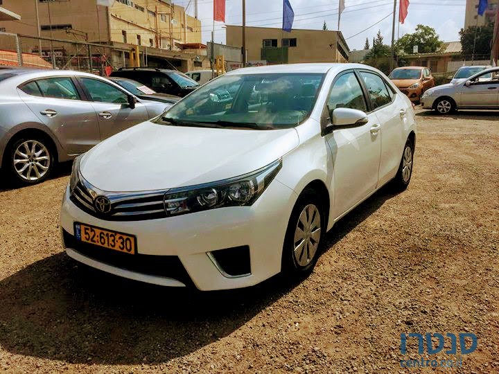 2013' Toyota Corolla photo #2