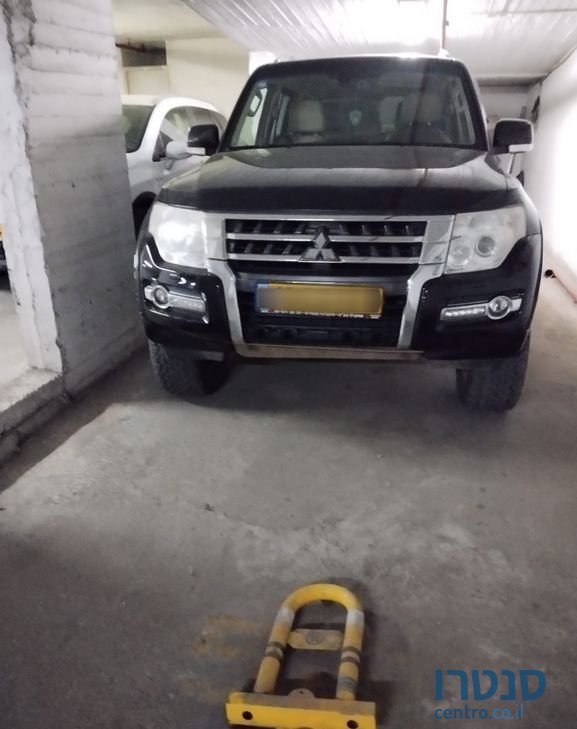 2015' Mitsubishi Pajero מיצובישי פג'רו photo #2