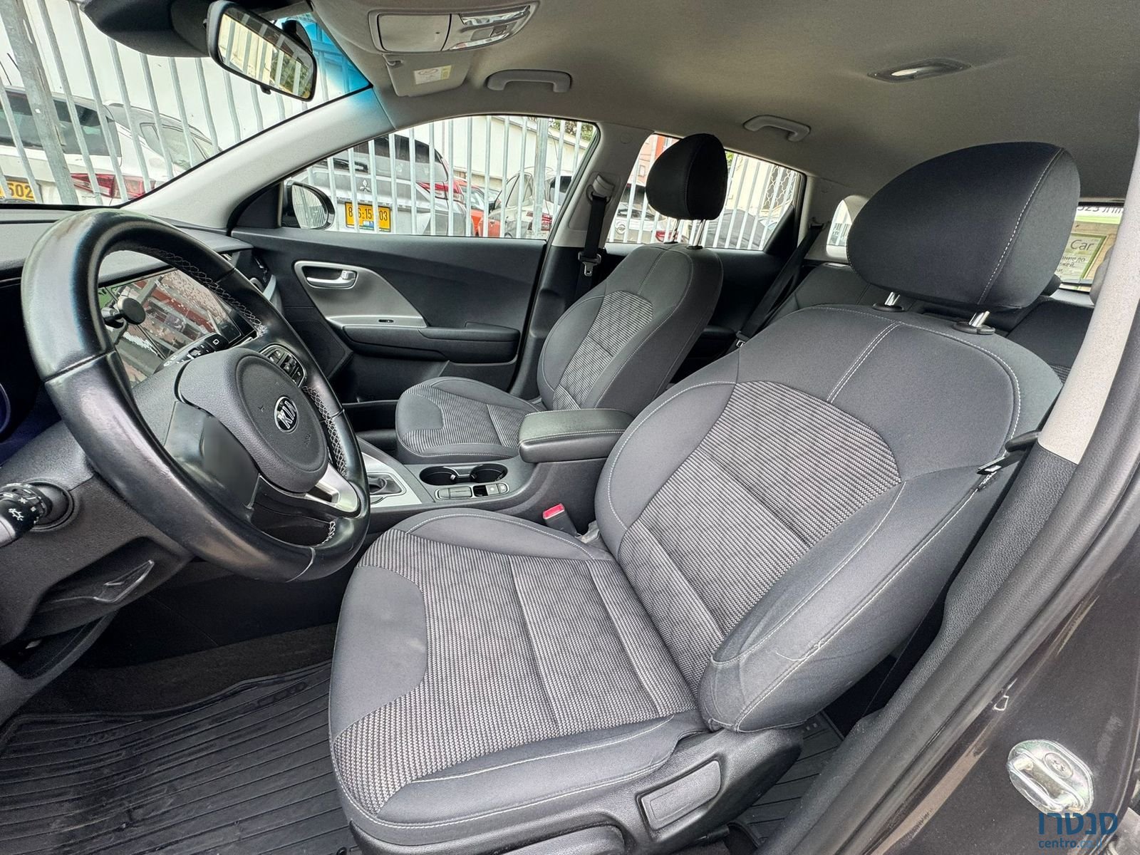 2020' Kia Niro photo #2