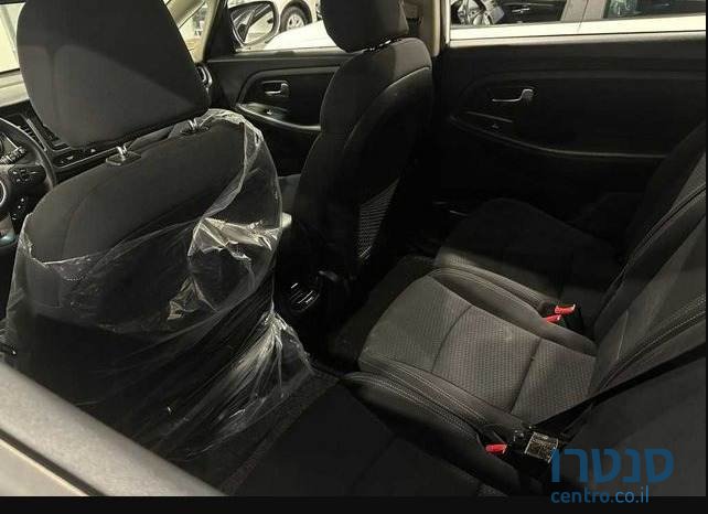2019' Kia Carens photo #6