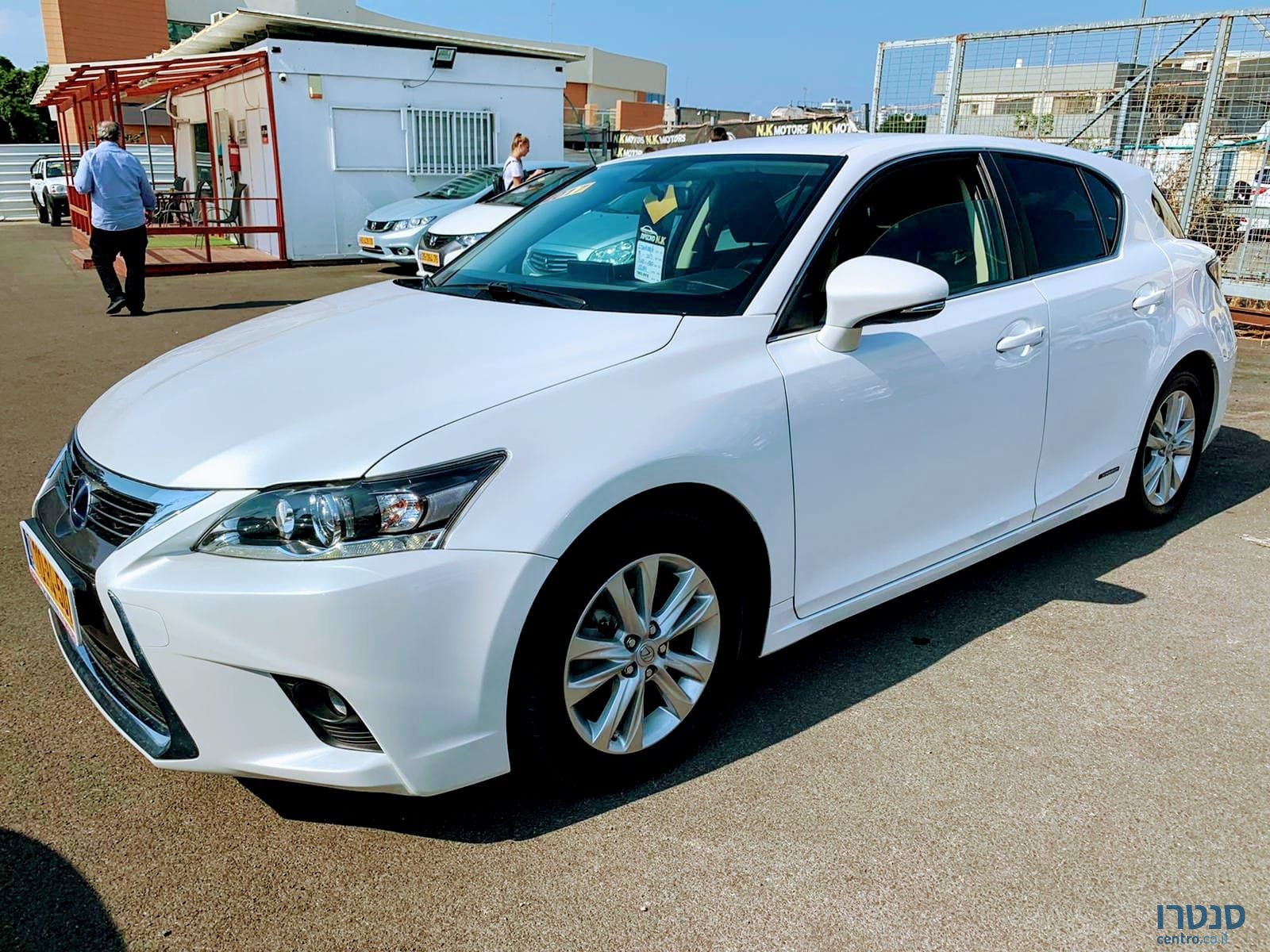 2017' Lexus CT 200H photo #2