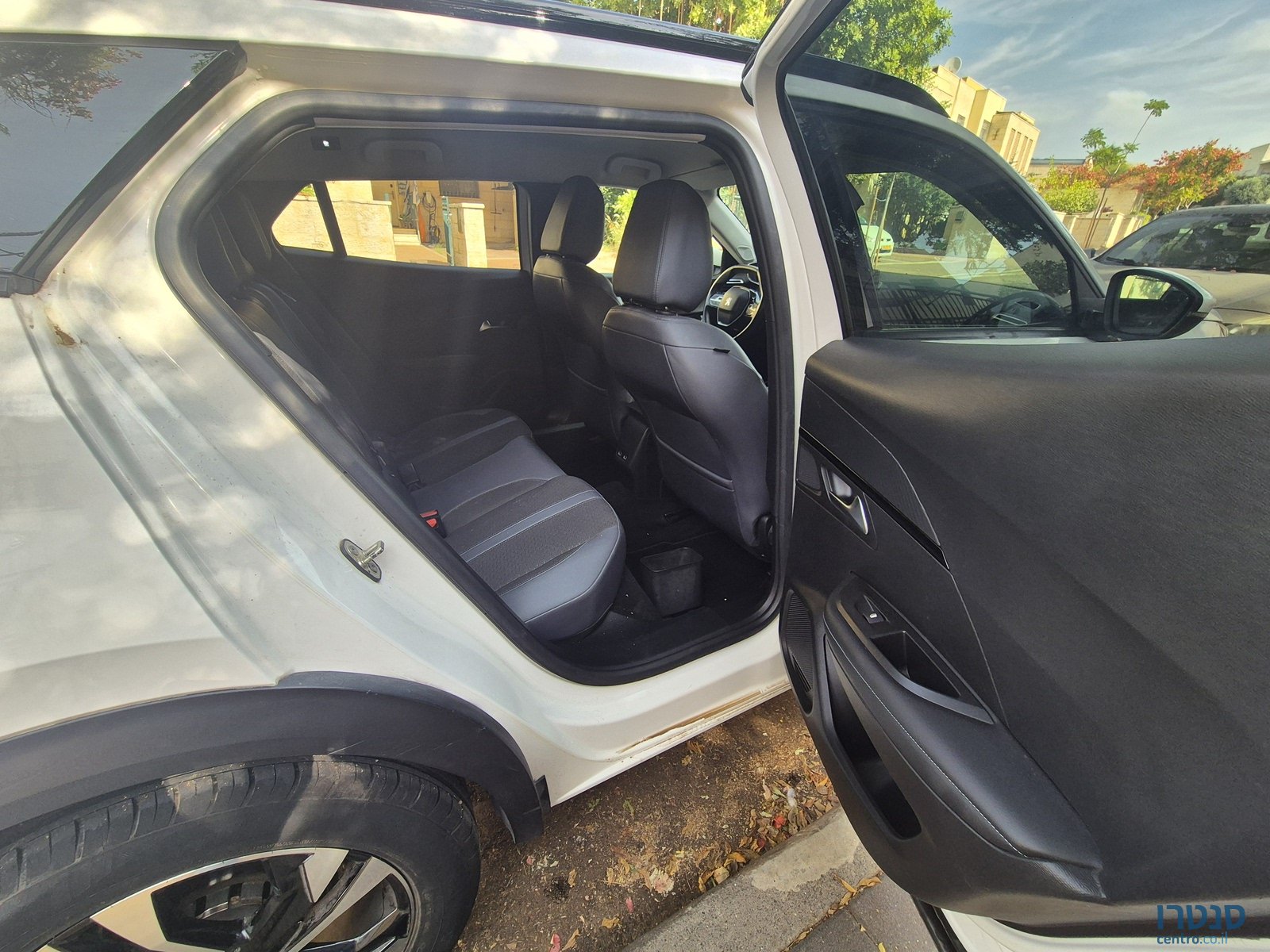 2020' Peugeot 2008 photo #4