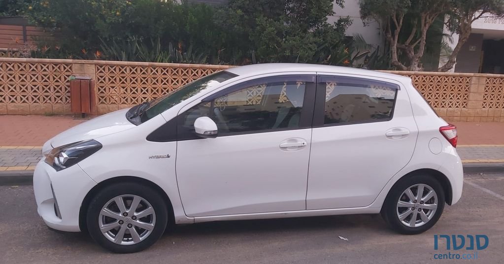 2017' Toyota Yaris טויוטה יאריס photo #1