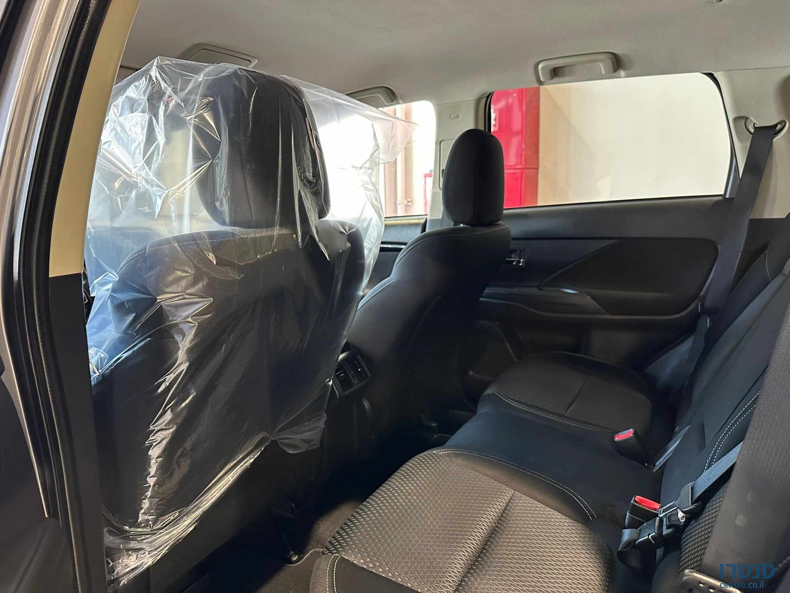 2020' Mitsubishi Outlander photo #6