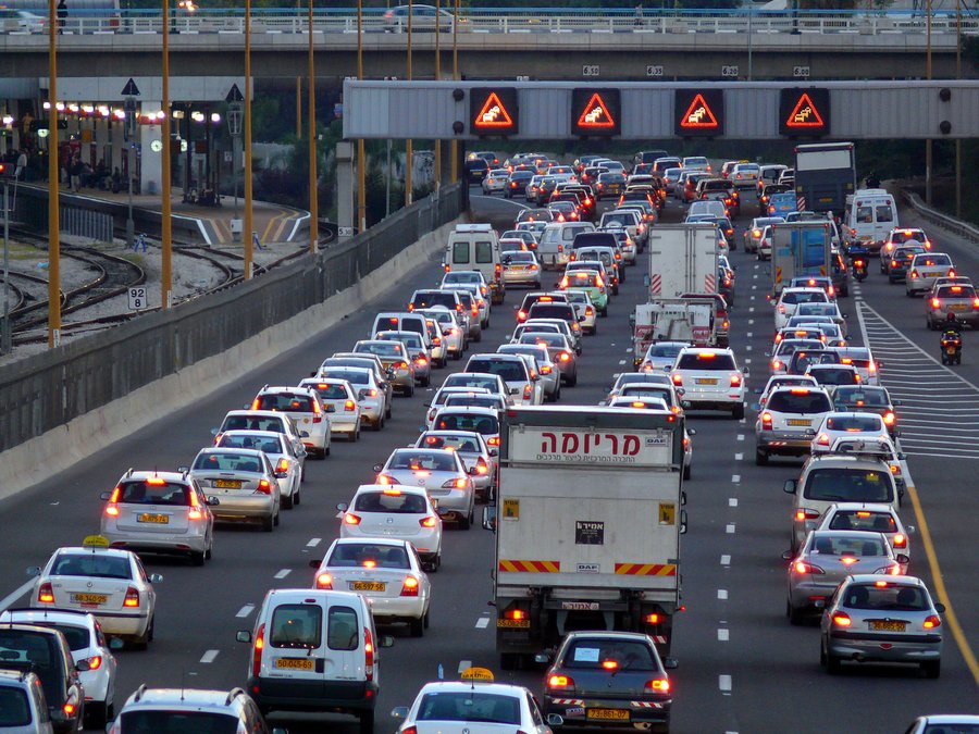 На дорогах Тель-Авива образовались пробки из-за неработающих светофоров