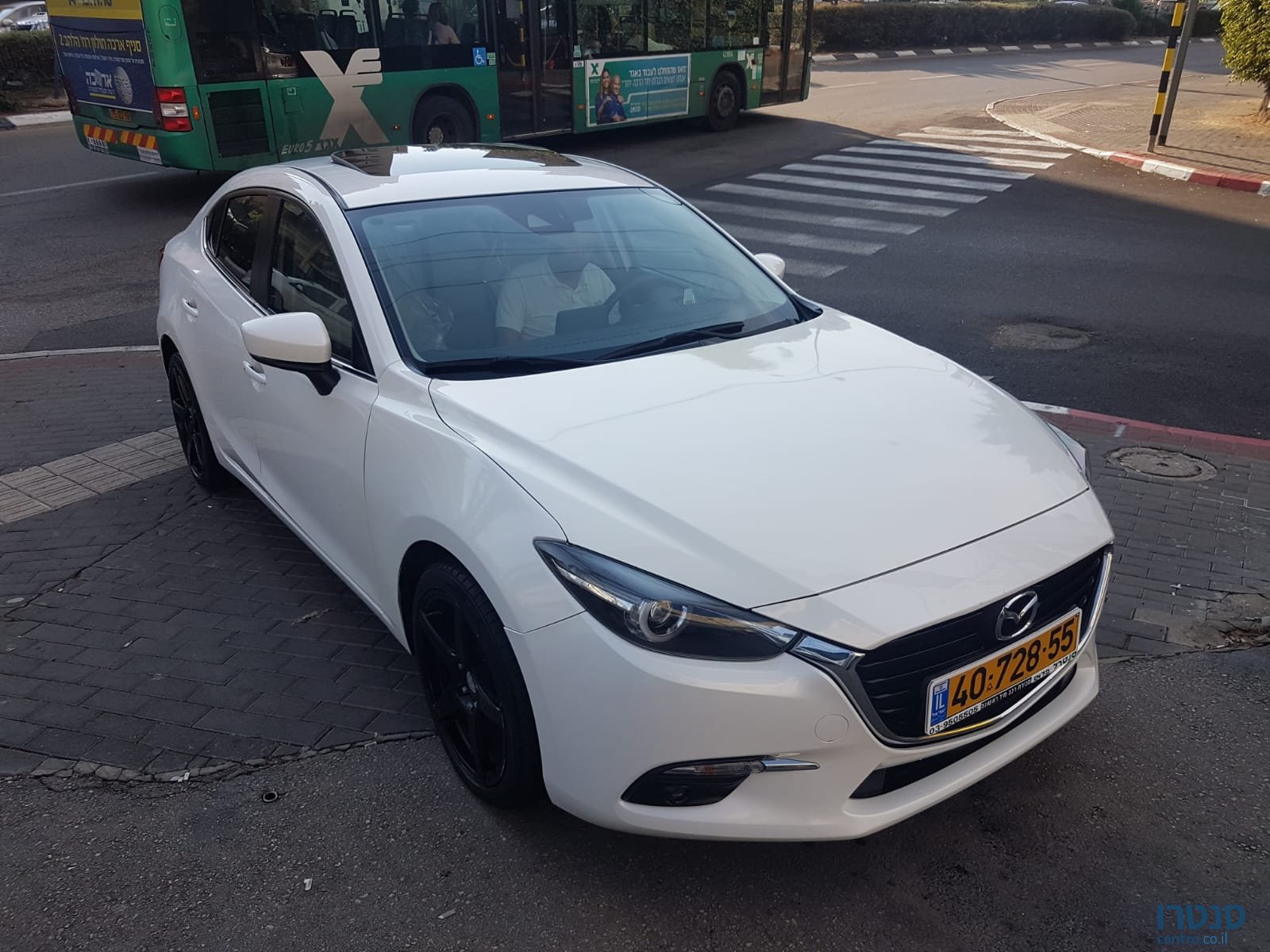 2017' Mazda 3 photo #1