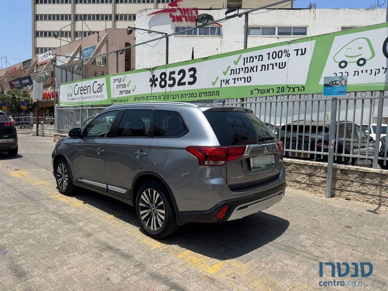 2021' Mitsubishi Outlander photo #5