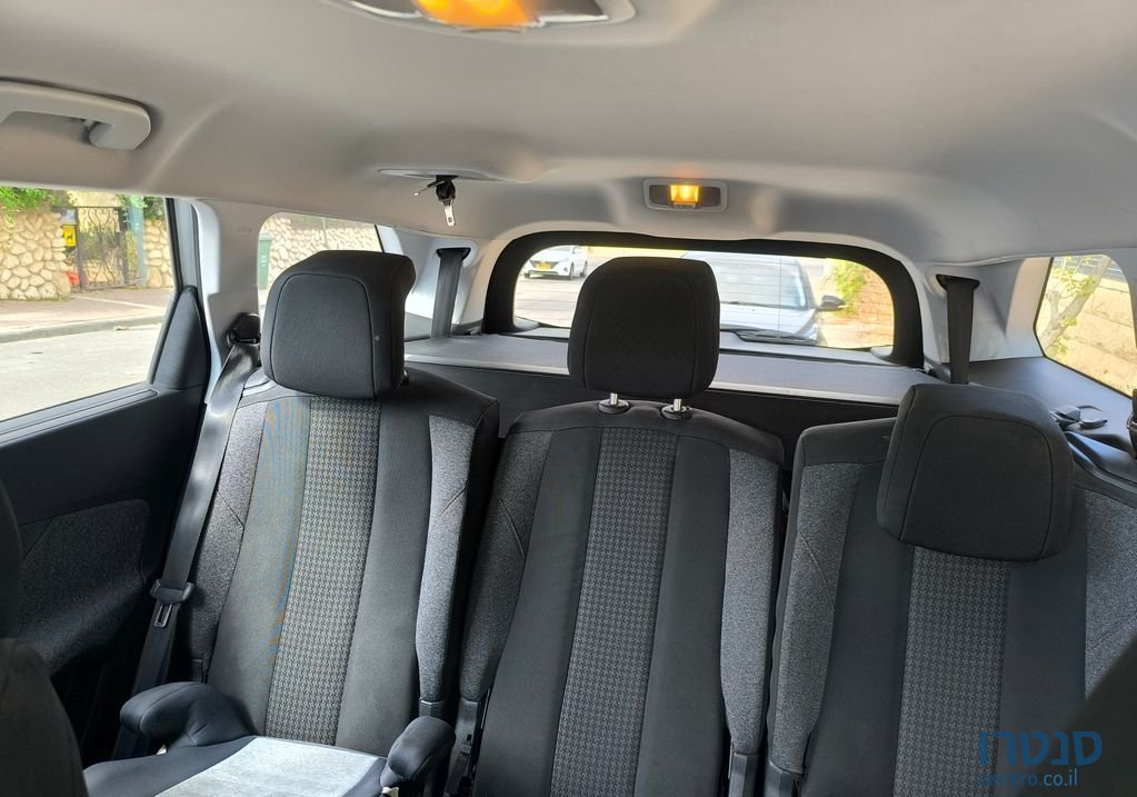 2019' Peugeot 5008 פיג'ו photo #4