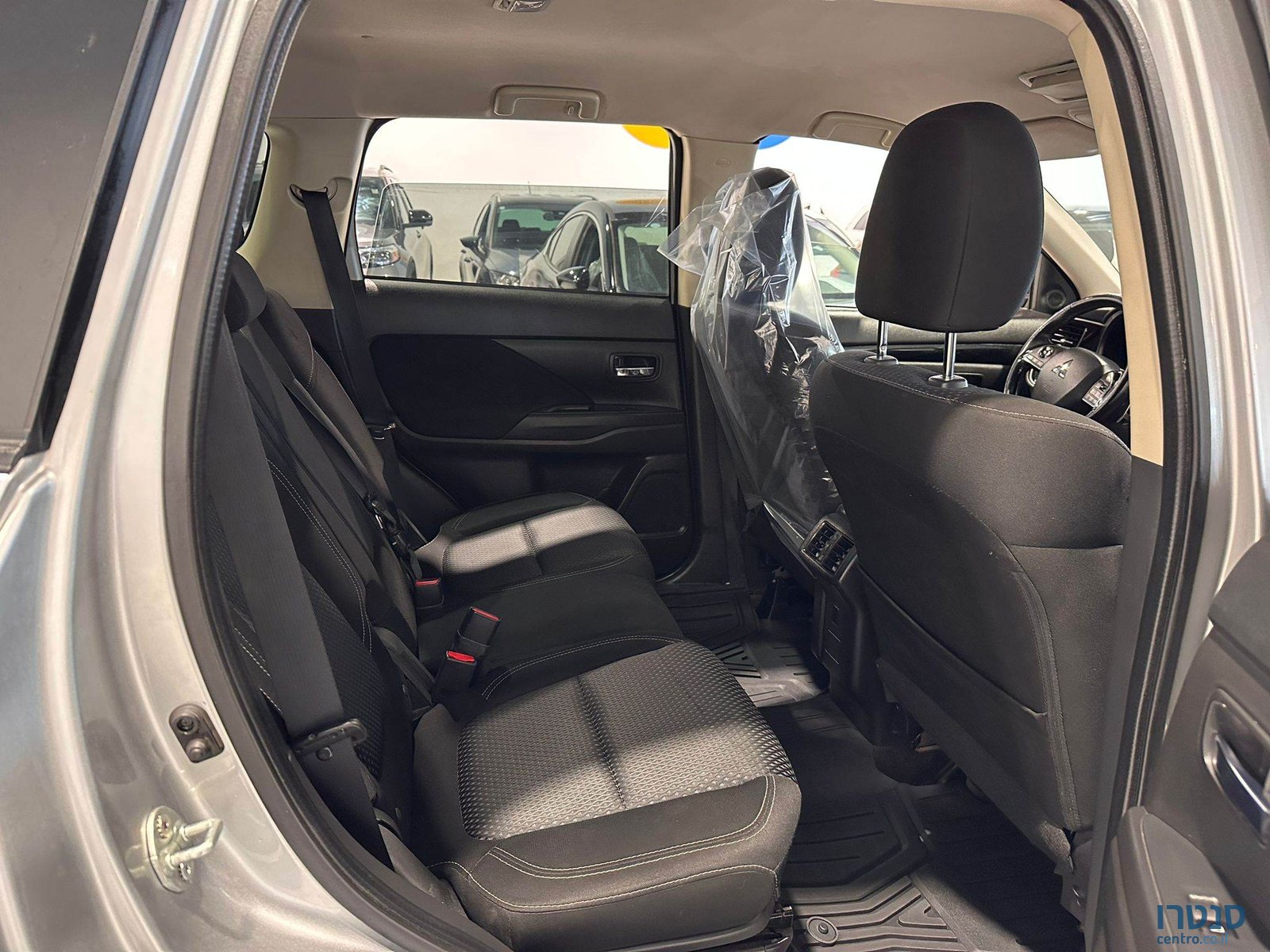 2020' Mitsubishi Outlander photo #5