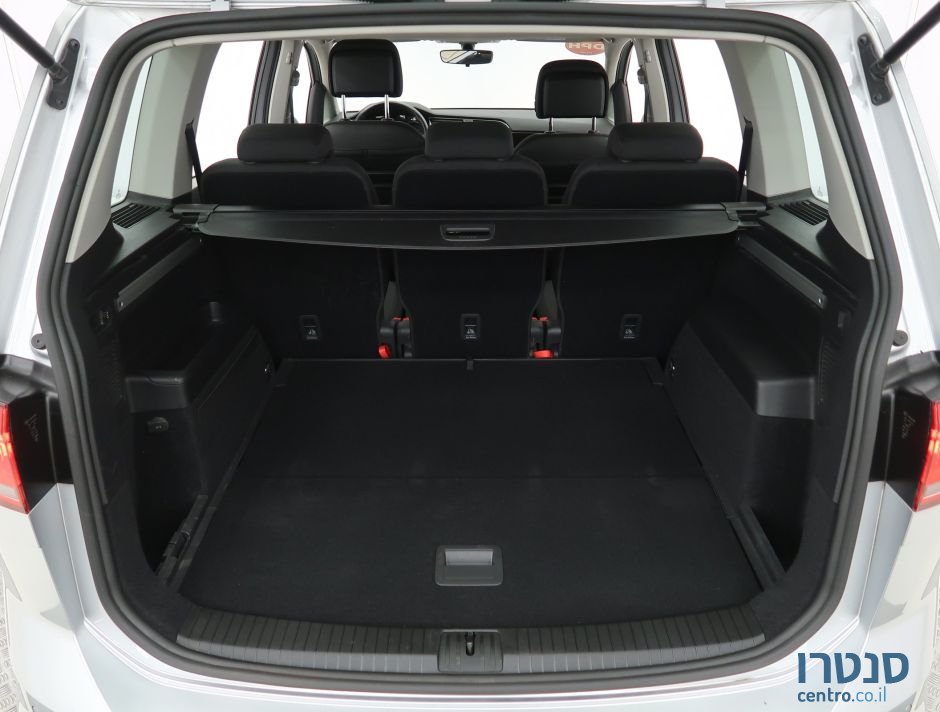 2021' Volkswagen Touran photo #5
