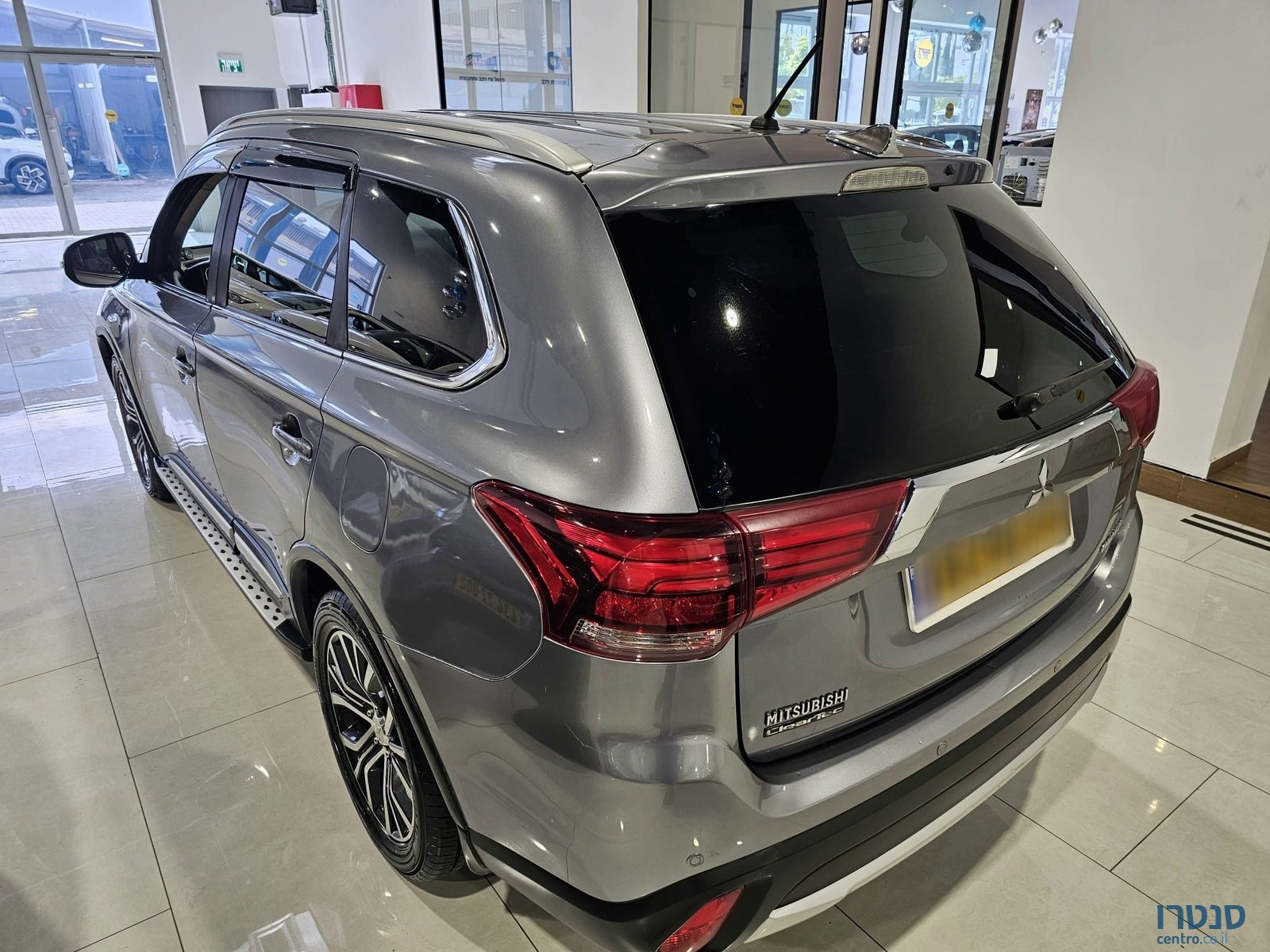 2016' Mitsubishi Outlander photo #5