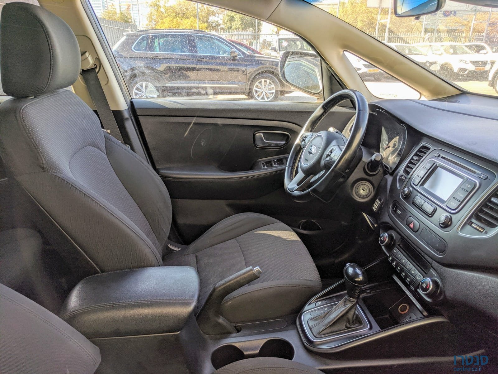 2013' Kia Carens photo #3