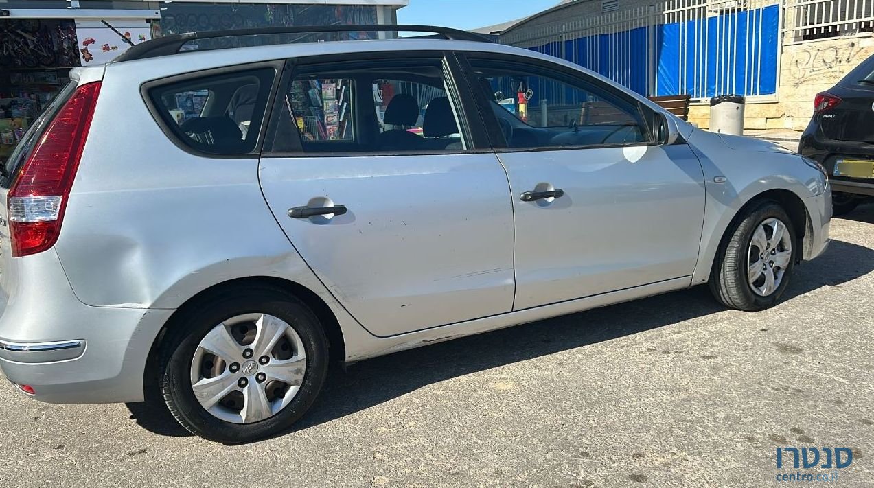 2010' Hyundai i30 יונדאי photo #3