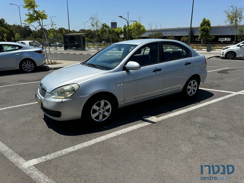 2010' Hyundai Accent photo #1