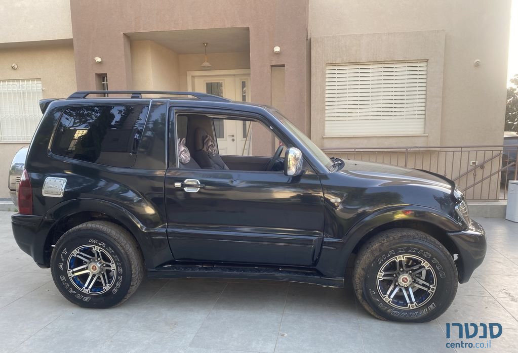 2005' Mitsubishi Pajero מיצובישי פג'רו photo #3