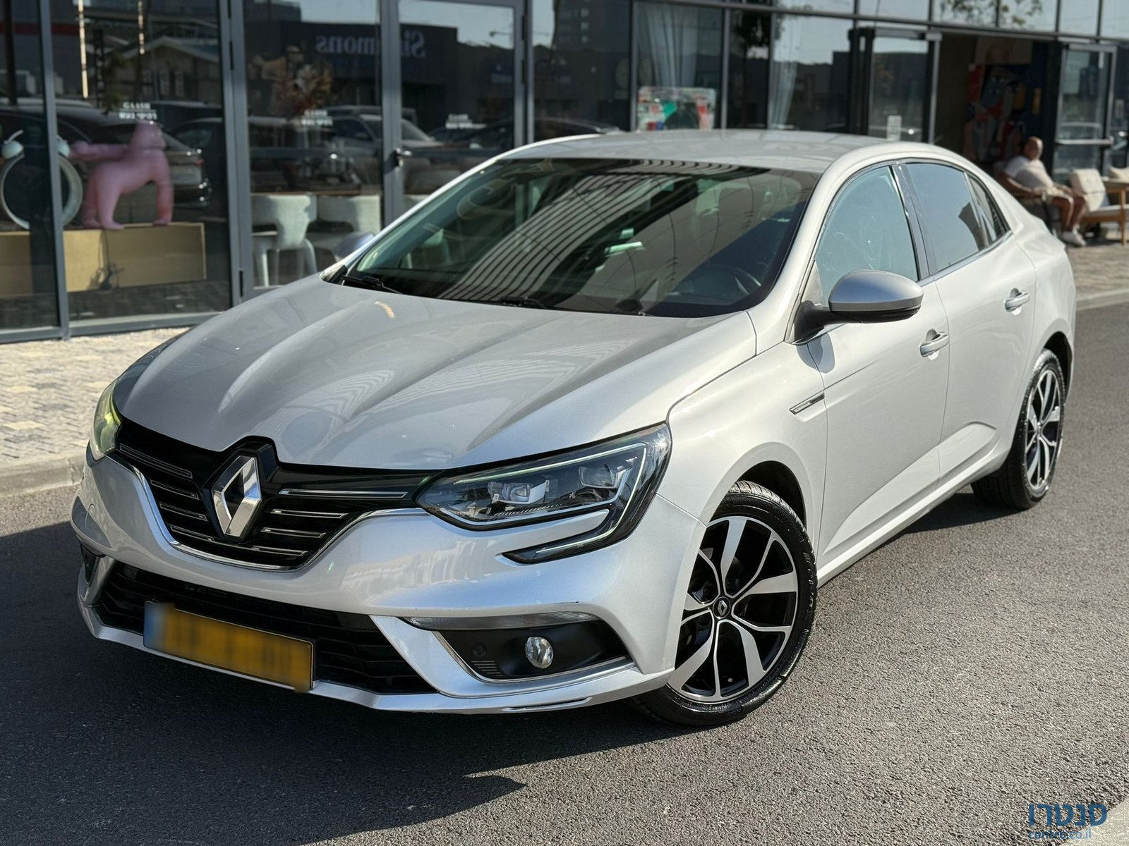 2021' Renault Megane Grand cupe photo #3