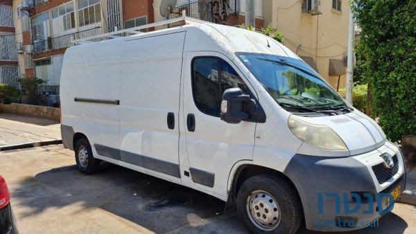 2011' Peugeot Boxer photo #1