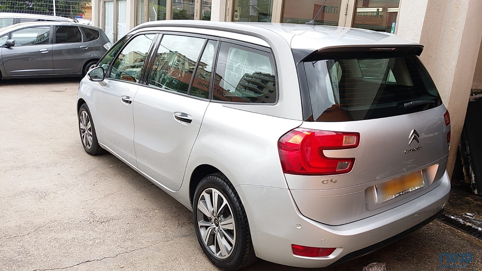 2015' Citroen C4 Picasso photo #2