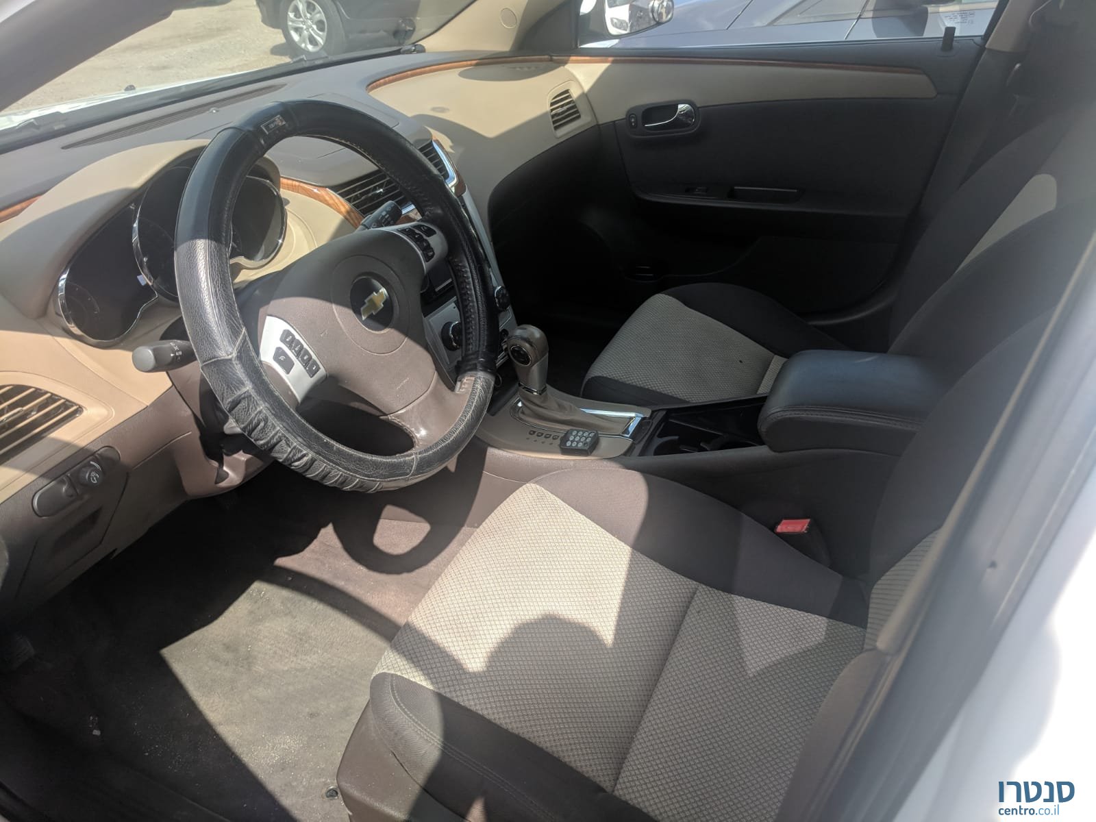 2009' Chevrolet Malibu photo #3