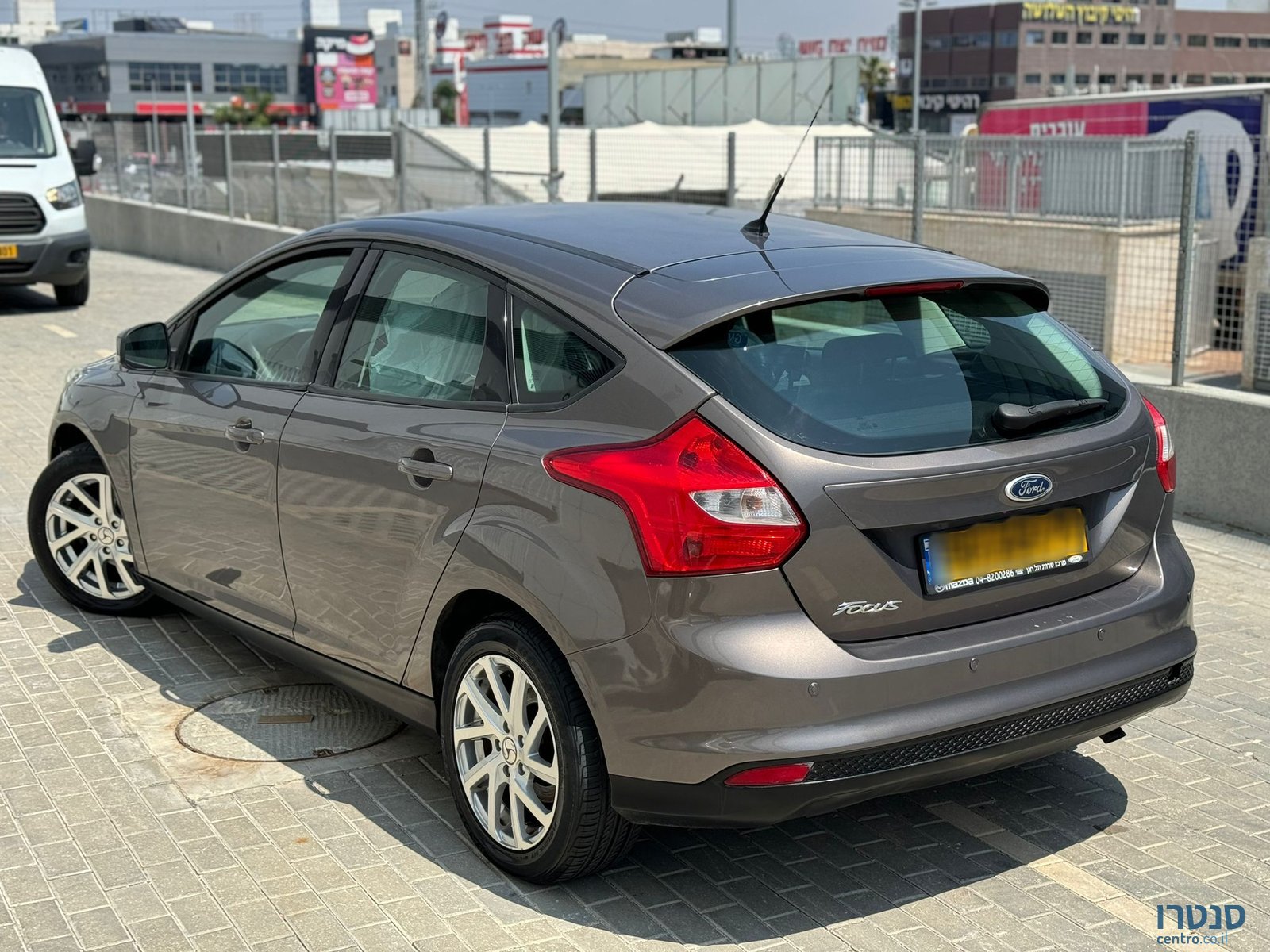 2014' Ford Focus photo #2