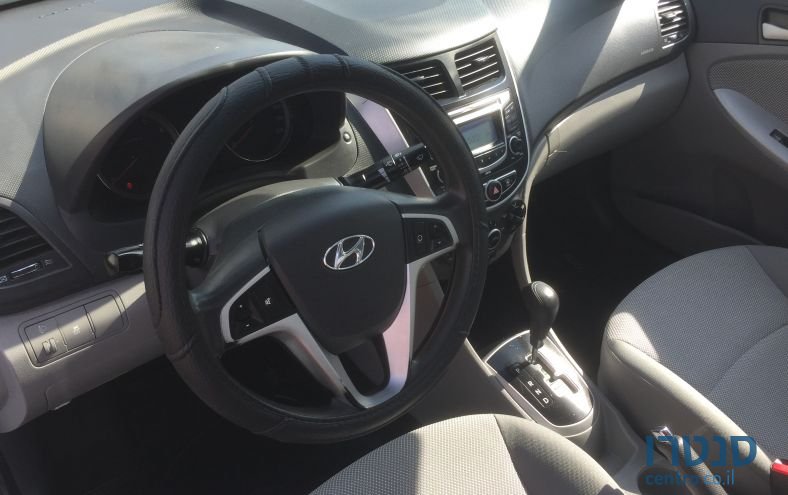 2015' Hyundai i25 photo #3