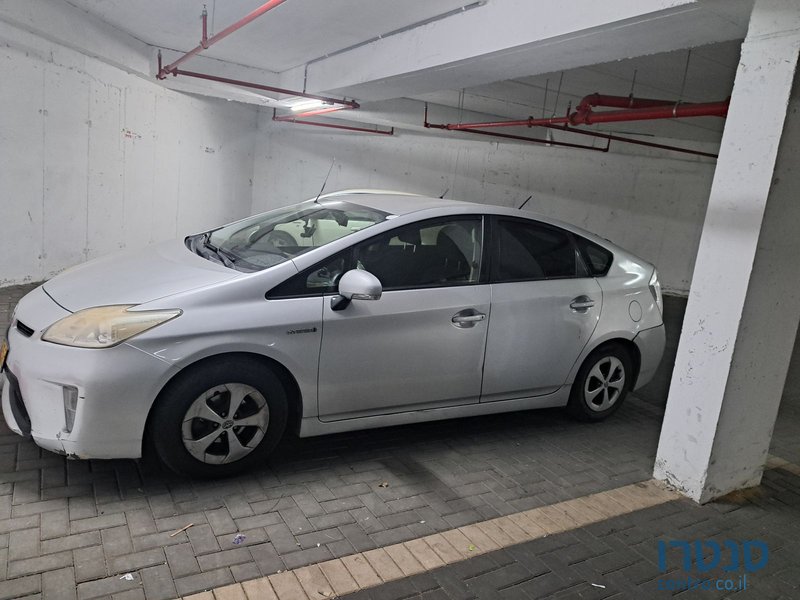 2013' Toyota Prius טויוטה פריוס C photo #2