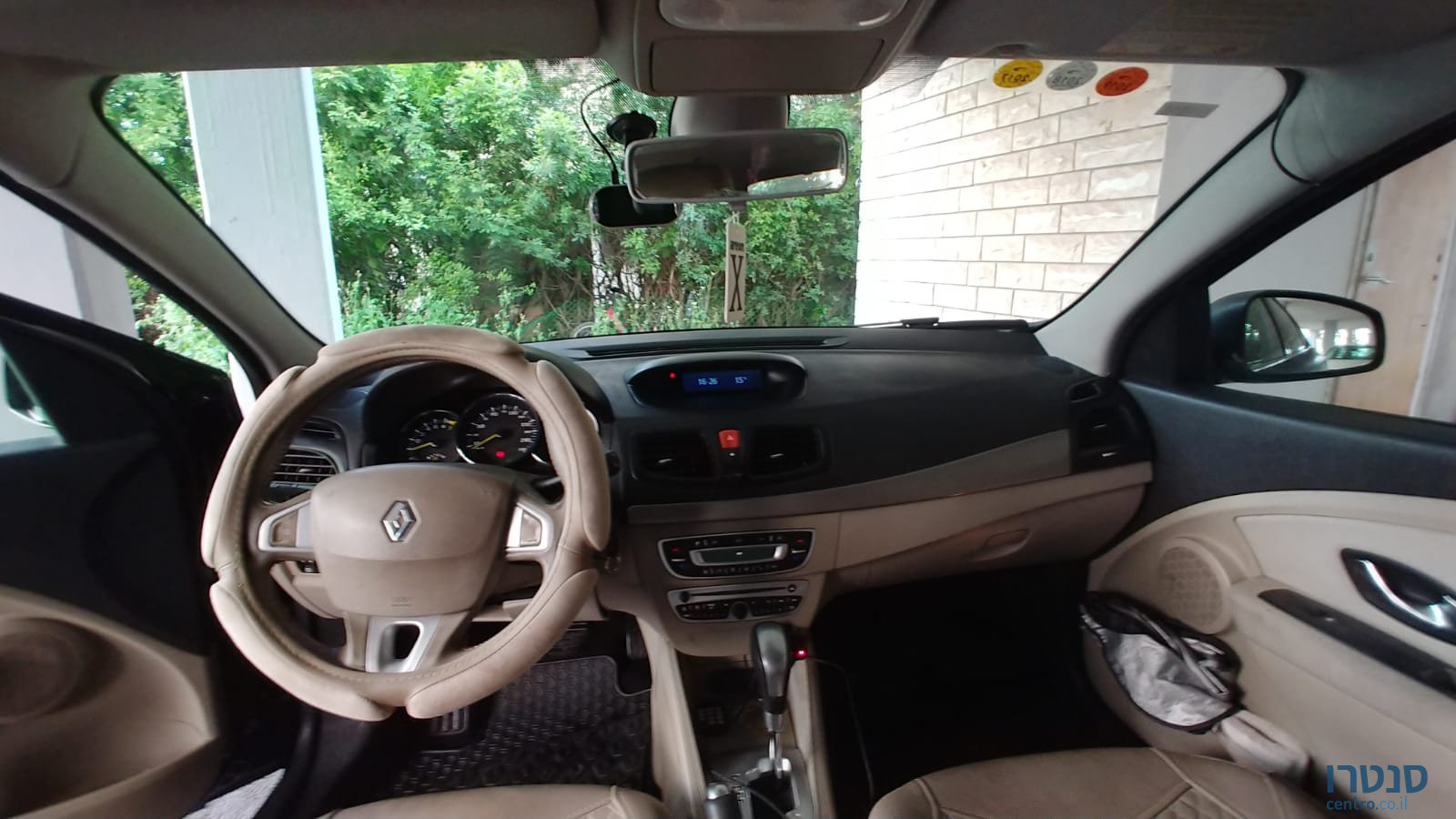 2011' Renault Fluence photo #4