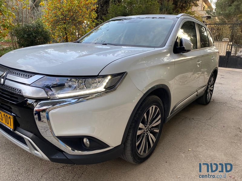 2019' Mitsubishi Outlander Instyle photo #1