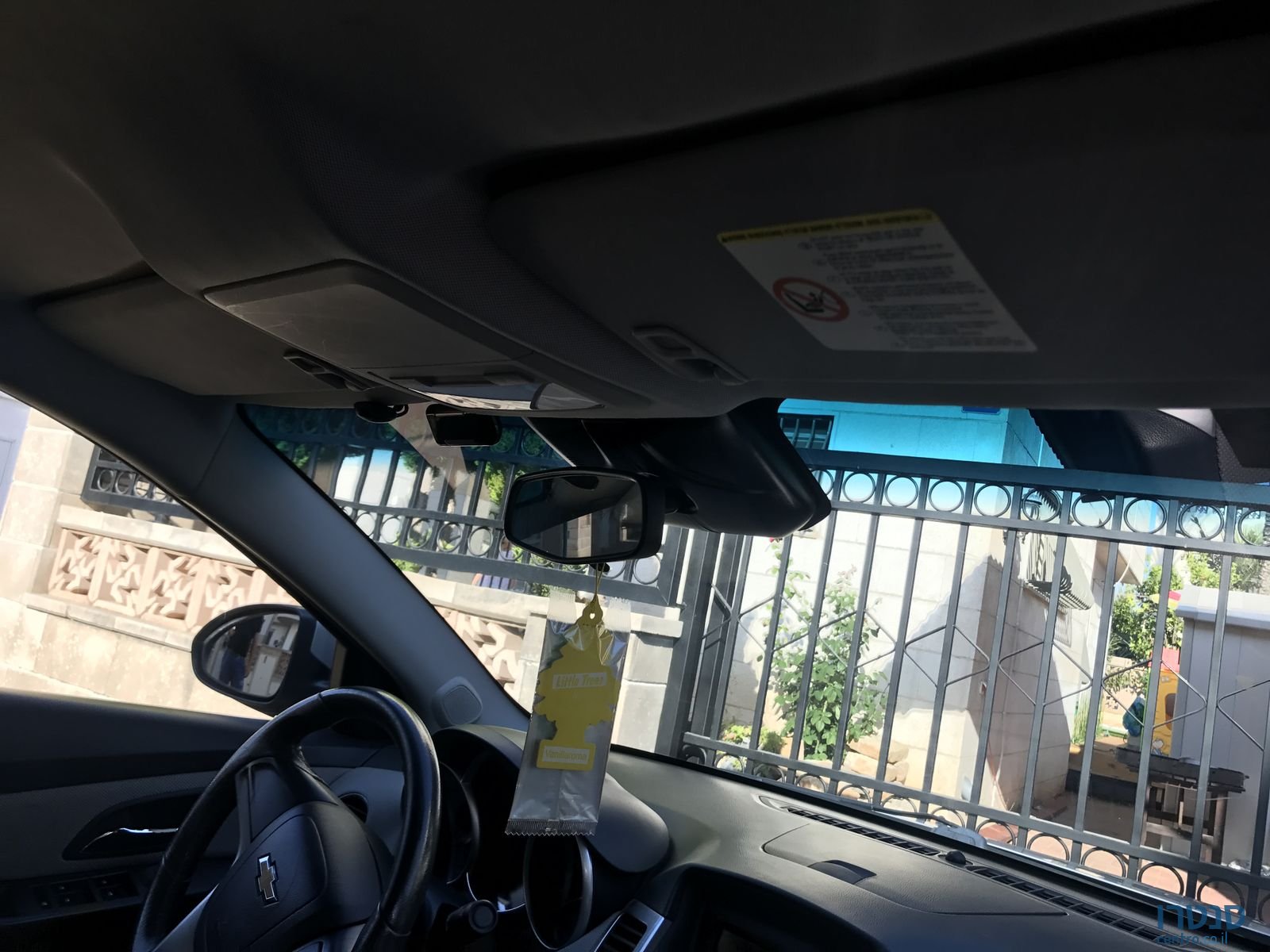 2010' Chevrolet Cruze LS photo #3