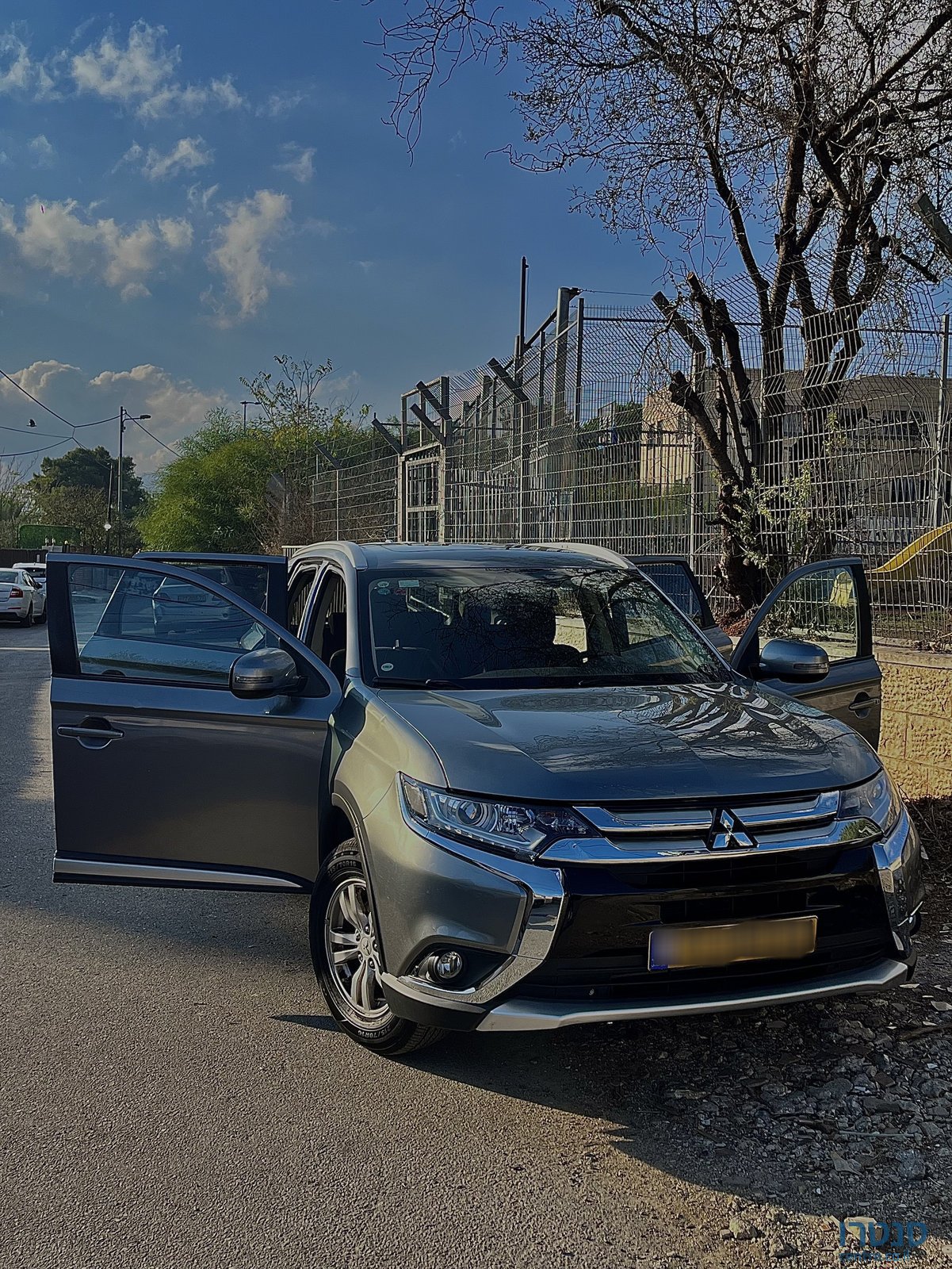 2017' Mitsubishi Outlander photo #6