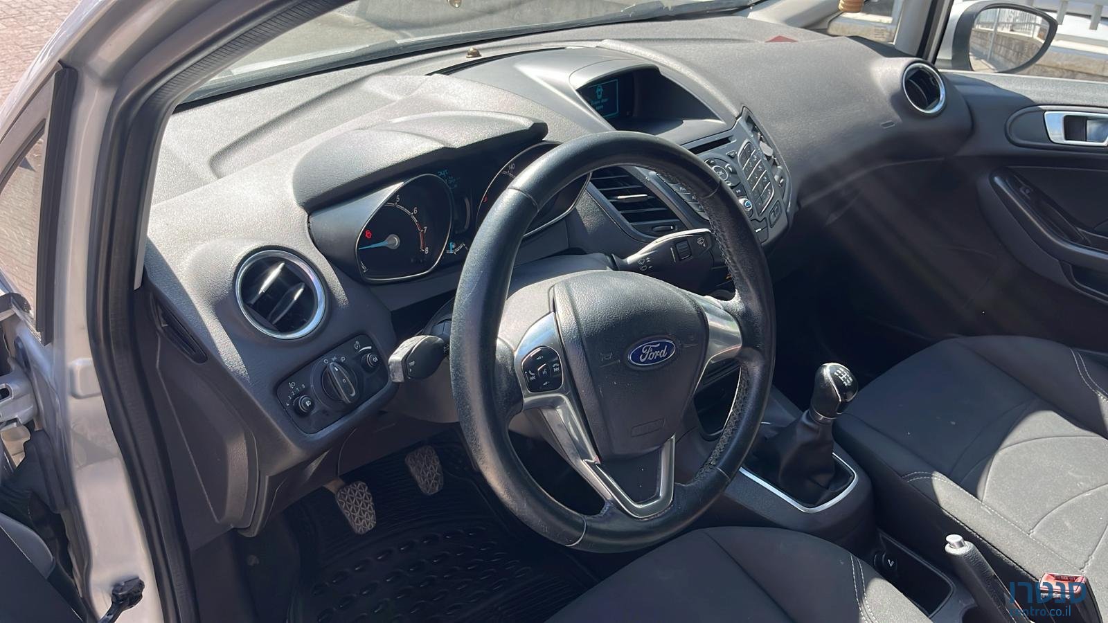 2015' Ford Fiesta photo #3