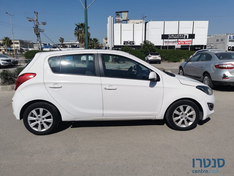 2013' Hyundai i20 יונדאי photo #5