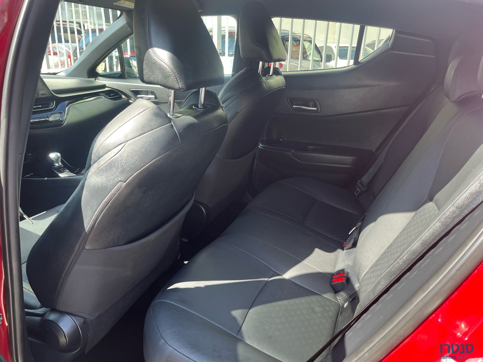 2018' Toyota C-HR photo #4